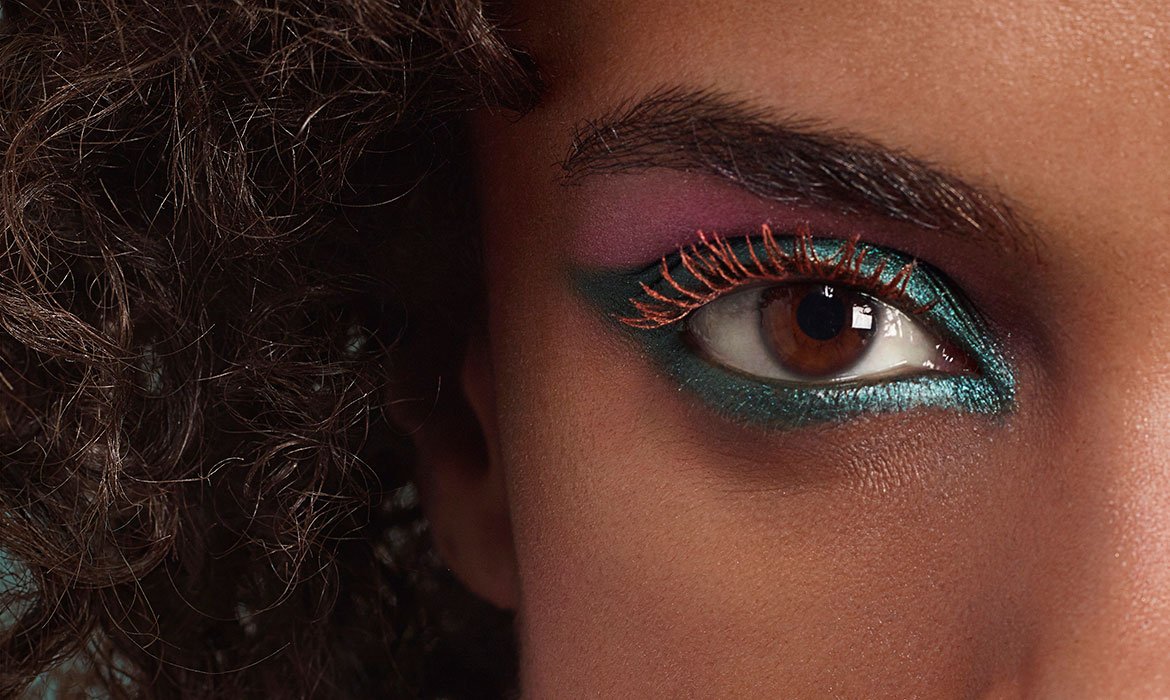 Una máscara de pestañas marrón como Lash Paradise Moonlight de L’Oréal Paris no es sinónimo de aburrimiento. Cárgala de intensidad con una paleta de sombras como Eye Go Wild de L’Oréal Paris.